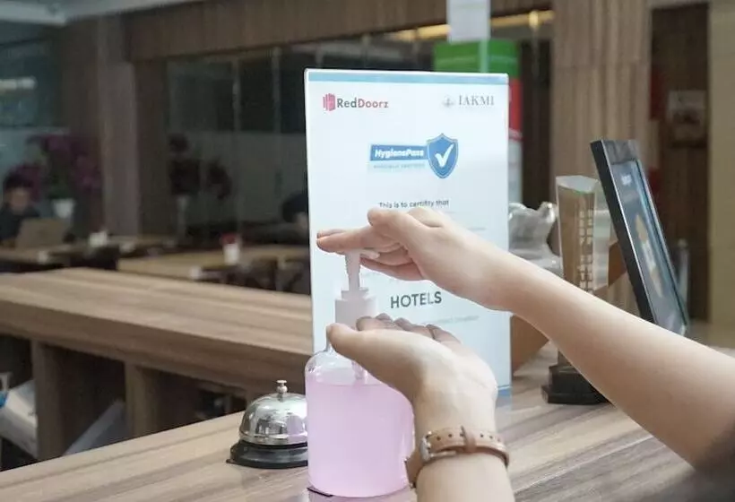 ホテル Reddoorz Plus Near Chadstone Mall