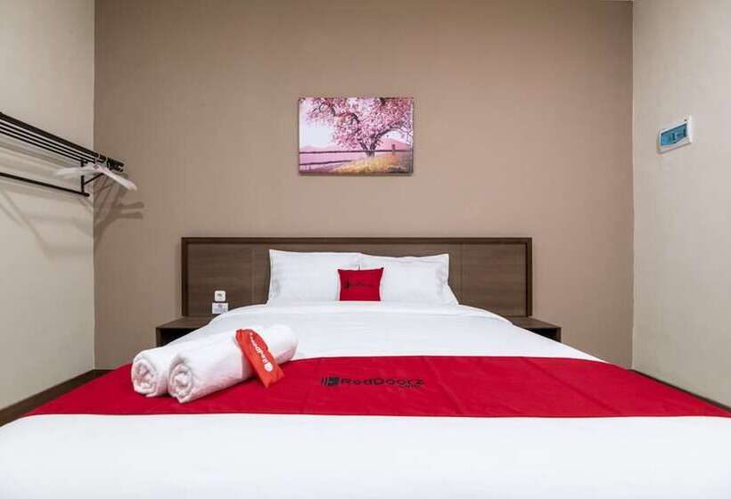 فندق Reddoorz Plus Near Ronggowarsito Museum Semarang