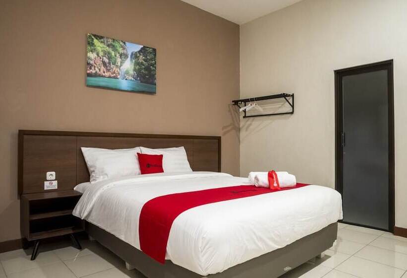 فندق Reddoorz Plus Near Ronggowarsito Museum Semarang