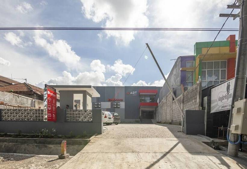 فندق Reddoorz Plus Near Ronggowarsito Museum Semarang