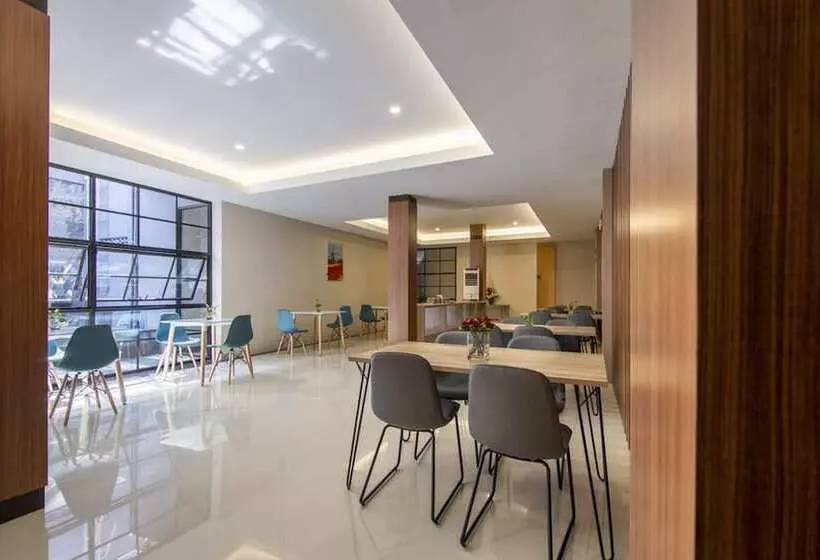 Hotelli Reddoorz Plus Near Ronggowarsito Museum Semarang