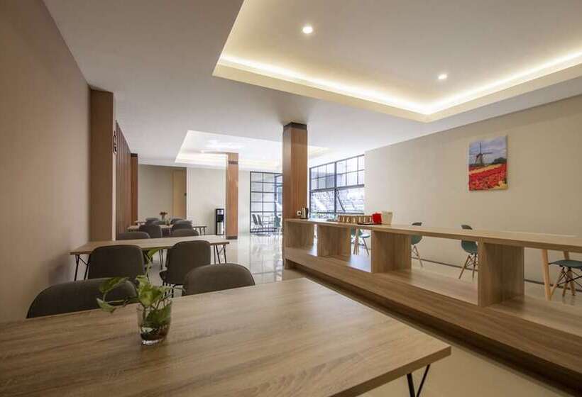 فندق Reddoorz Plus Near Ronggowarsito Museum Semarang