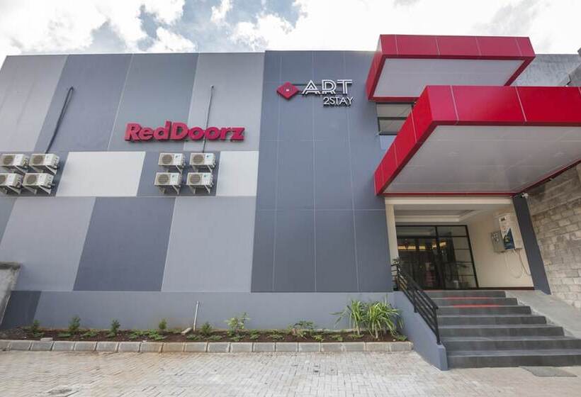 فندق Reddoorz Plus Near Ronggowarsito Museum Semarang