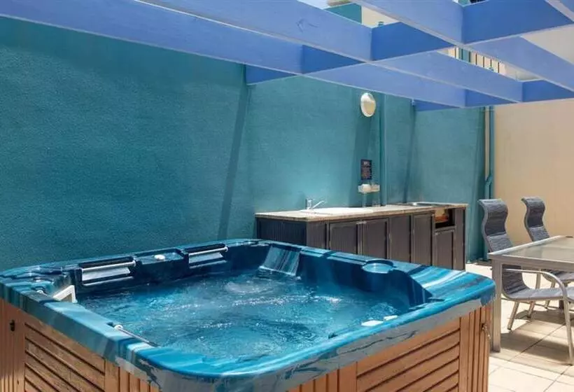 Breakfree Grand Pacific