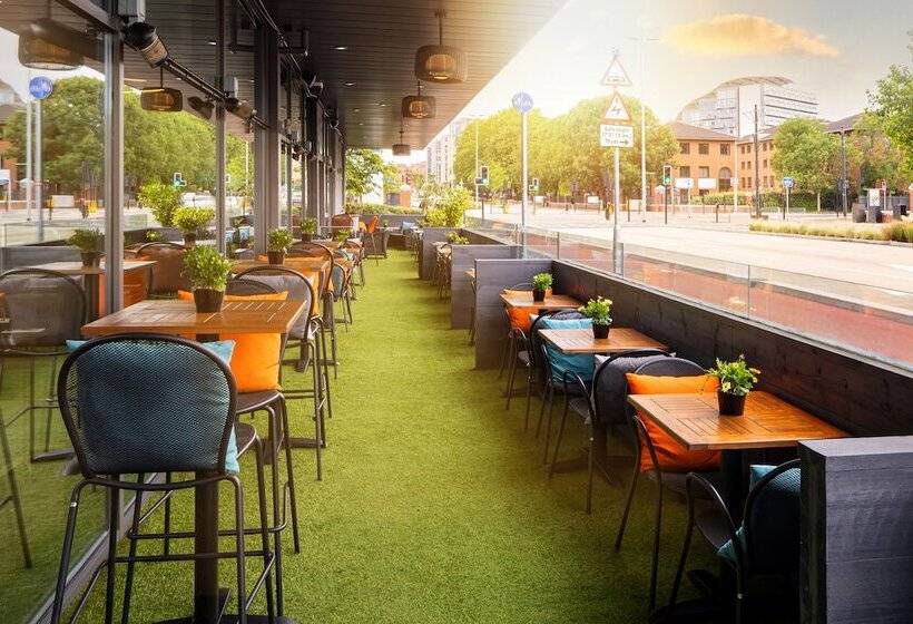 Ac Hotel By Marriott Manchester Salford Quays