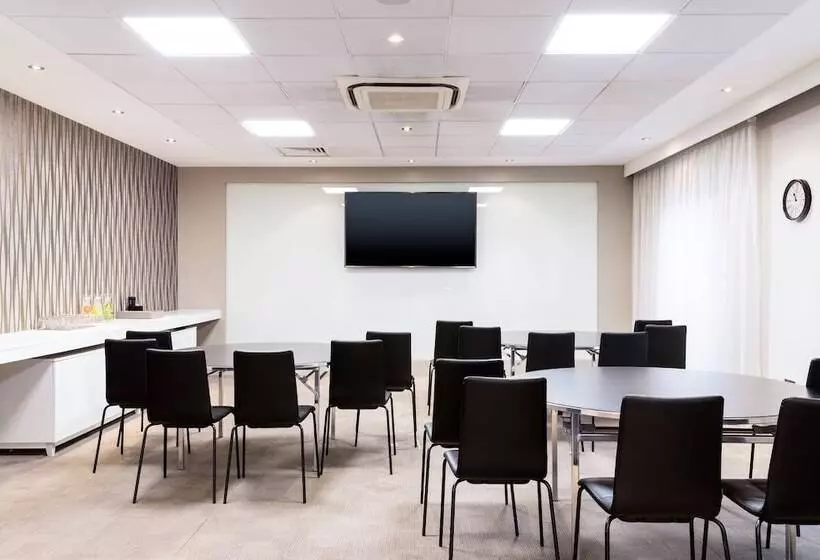 Ac Hotel By Marriott Manchester Salford Quays