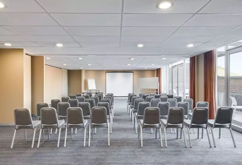 Adina Apartment Hotel Wollongong