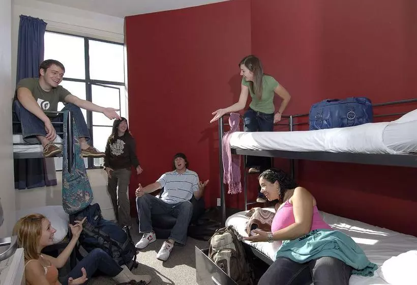 בית מלון כפרי Base Wellington