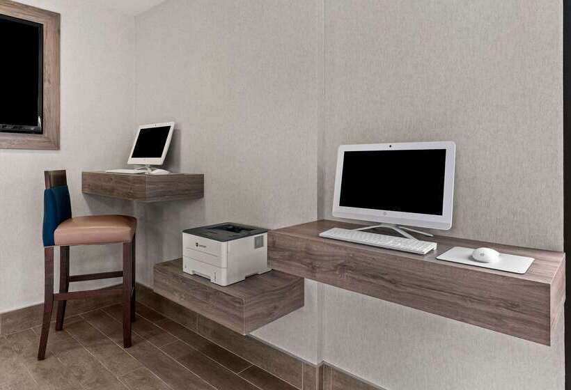 酒店 Comfort Inn & Suites Beaverton   Portland West