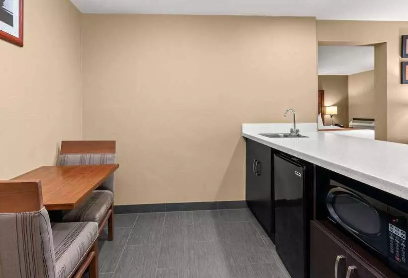 酒店 Comfort Inn & Suites Beaverton   Portland West