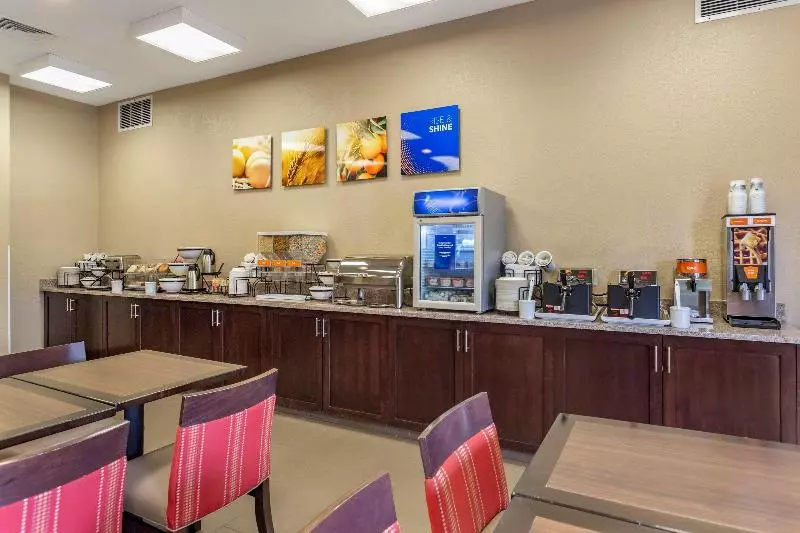 酒店 Comfort Inn & Suites