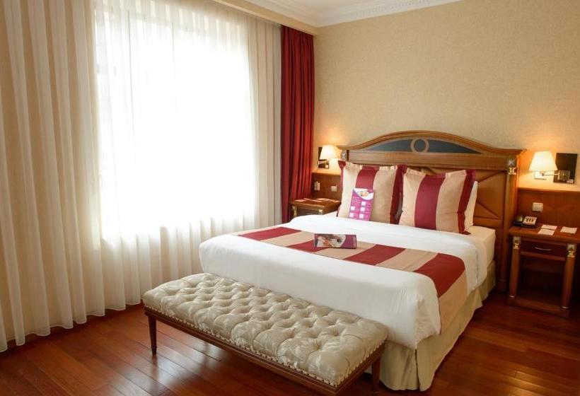 בית מלון כפרי Crowne Plaza  Minsk