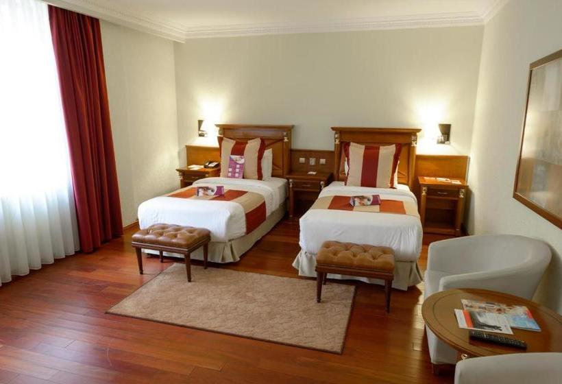 בית מלון כפרי Crowne Plaza  Minsk