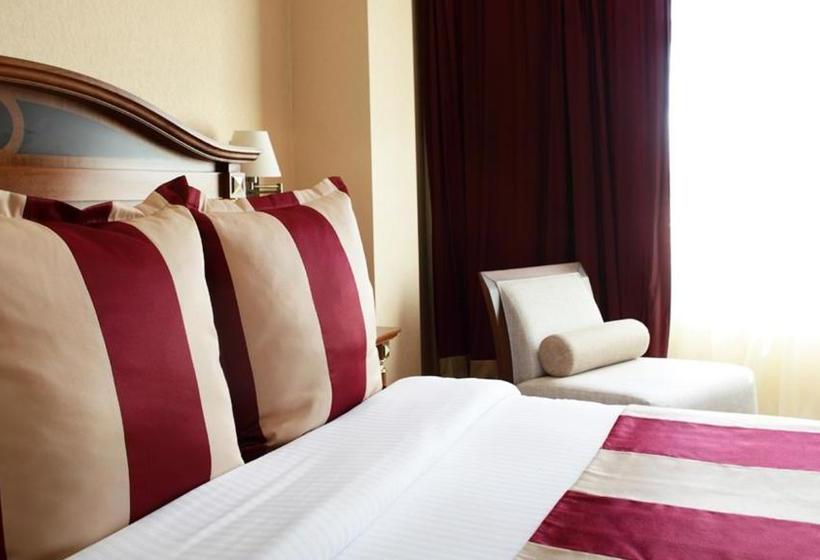 בית מלון כפרי Crowne Plaza  Minsk