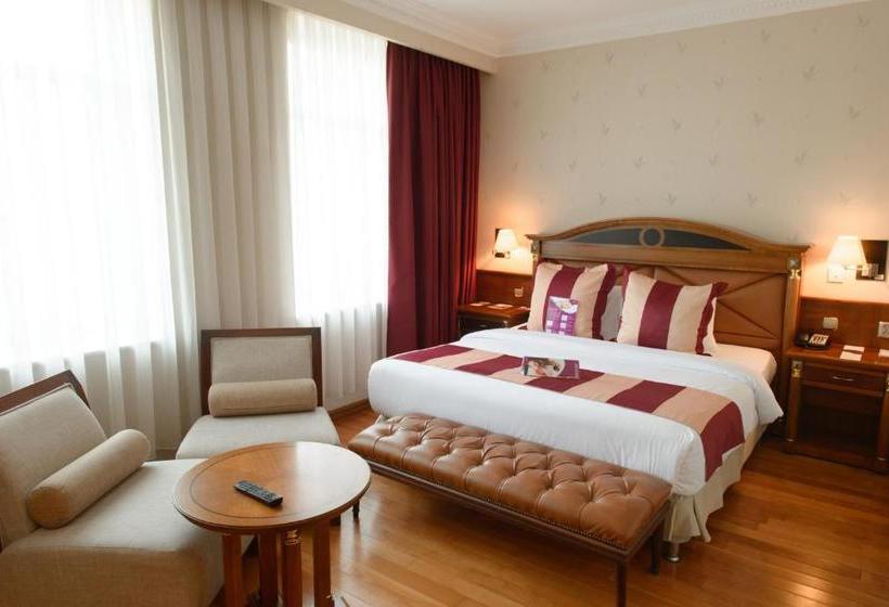 בית מלון כפרי Crowne Plaza  Minsk