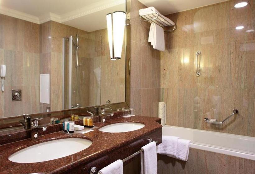 בית מלון כפרי Crowne Plaza  Minsk