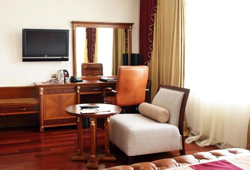 בית מלון כפרי Crowne Plaza  Minsk