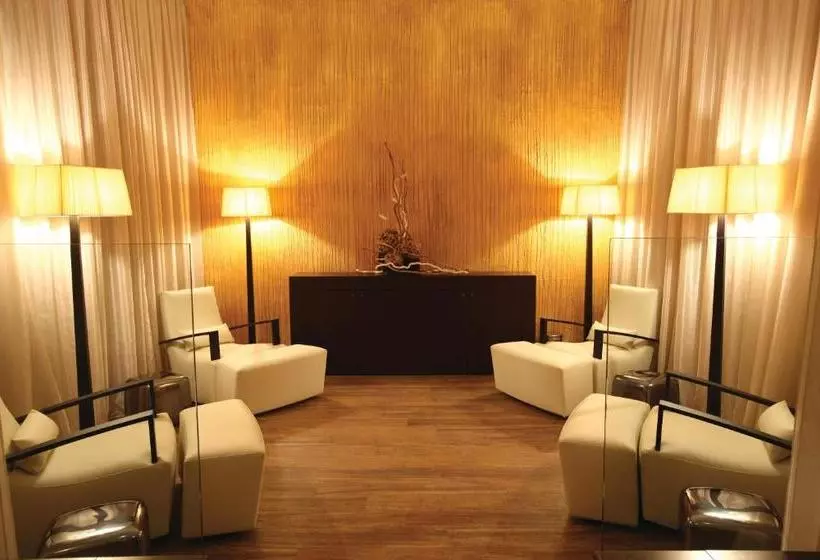 酒店 Crowne Plaza  Minsk