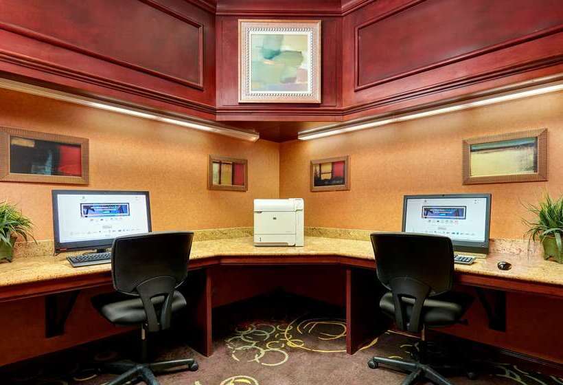 فندق Embassy Suites By Hilton Hampton Convention Center