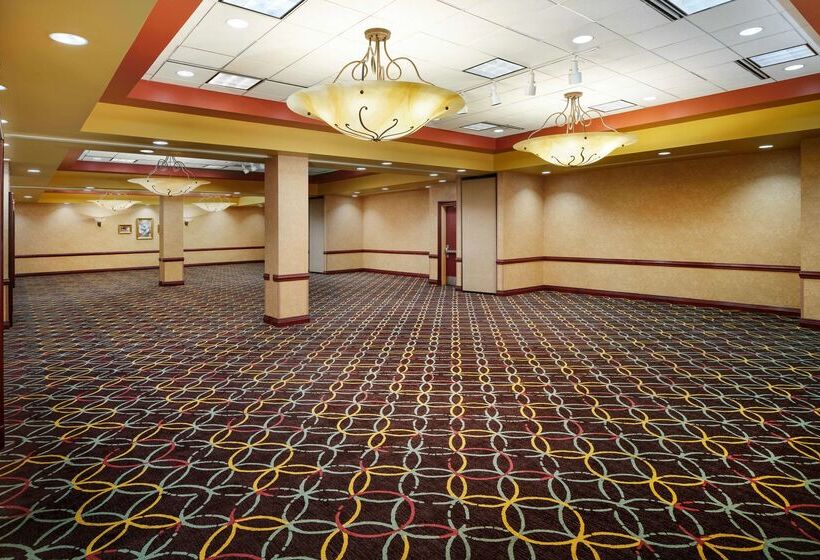 فندق Embassy Suites By Hilton Hampton Convention Center