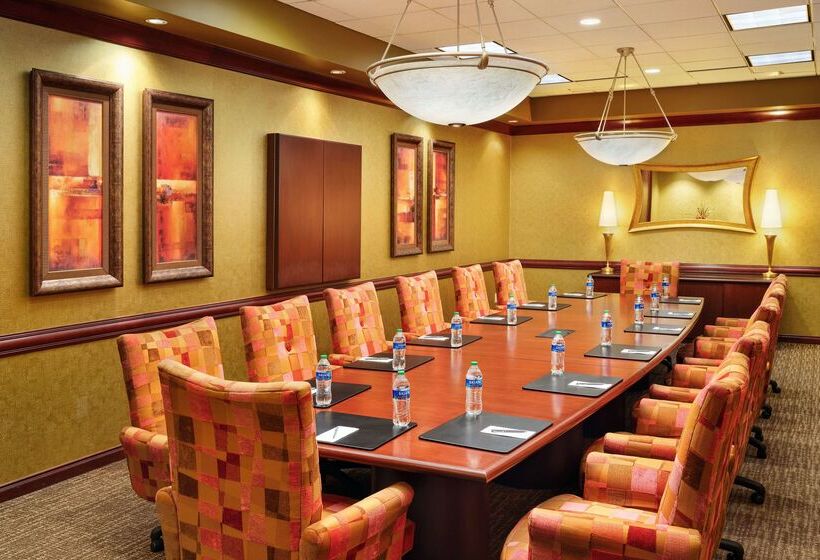 فندق Embassy Suites By Hilton Hampton Convention Center