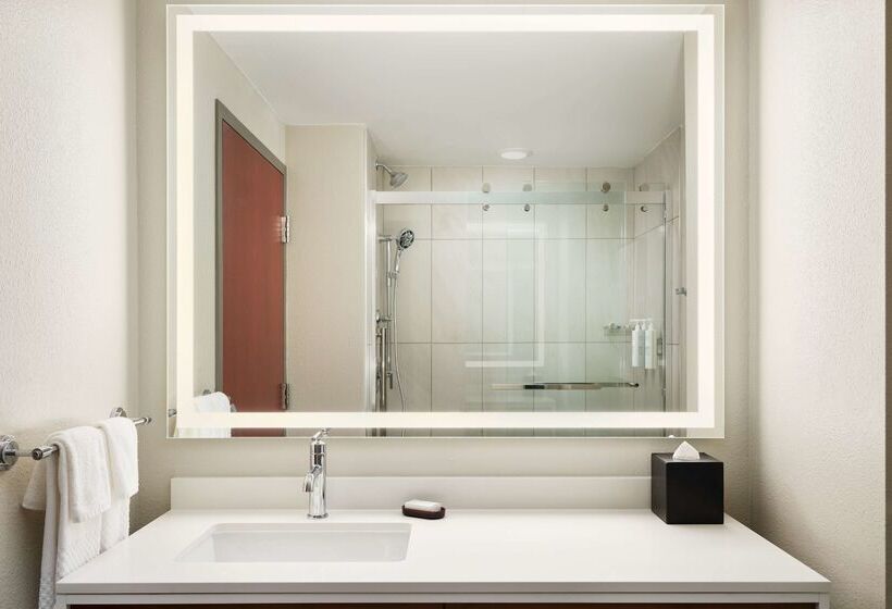 فندق Embassy Suites By Hilton Hampton Convention Center