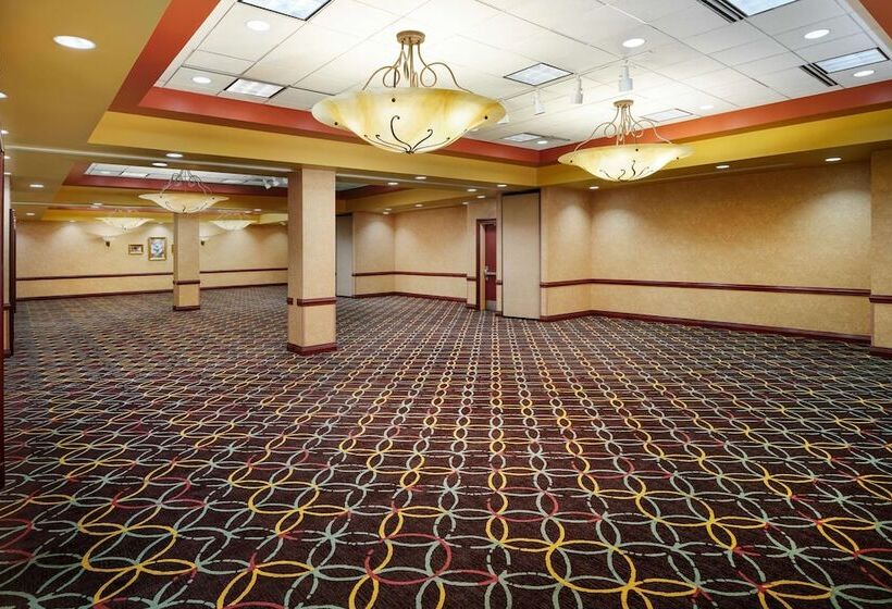 فندق Embassy Suites By Hilton Hampton Convention Center