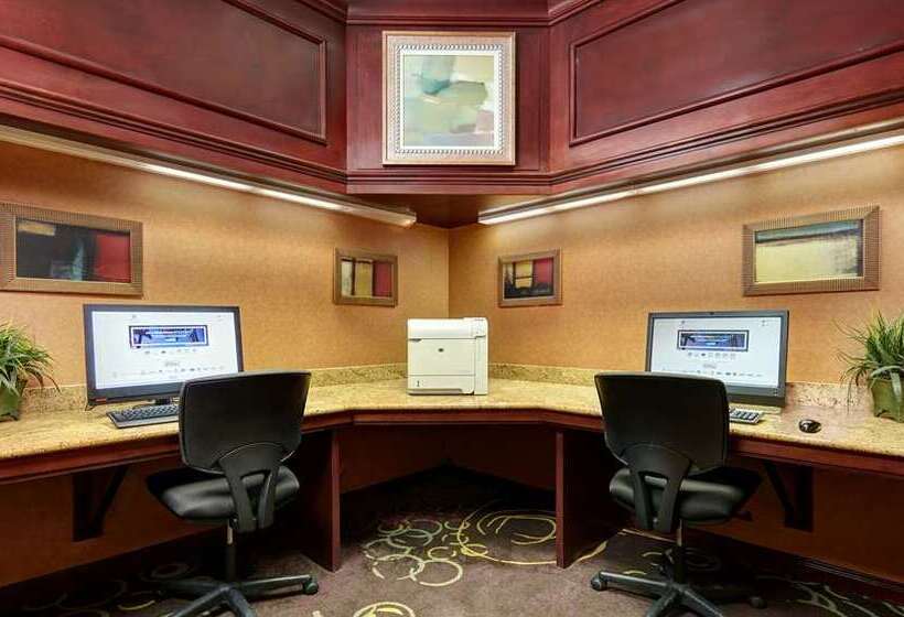 فندق Embassy Suites By Hilton Hampton Convention Center