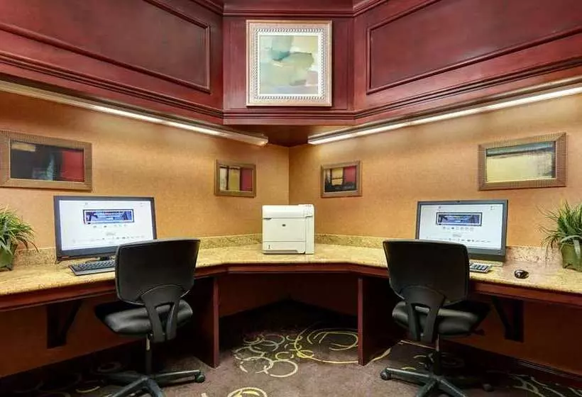 호텔 Embassy Suites By Hilton Hampton Convention Center