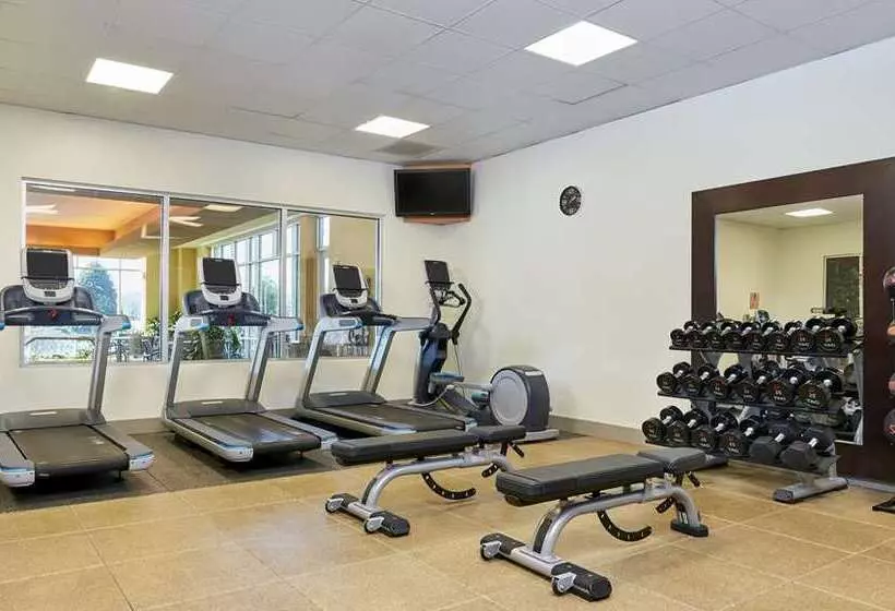 호텔 Embassy Suites By Hilton Hampton Convention Center