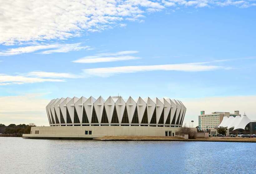 فندق Embassy Suites By Hilton Hampton Convention Center
