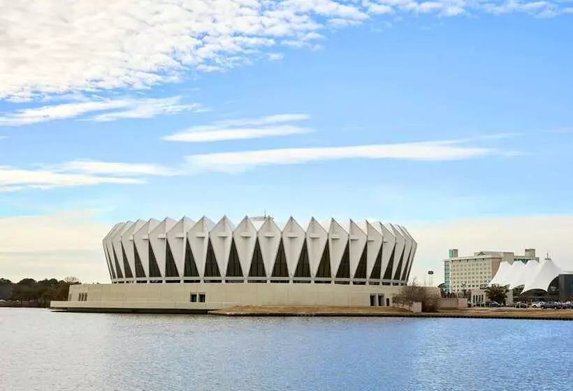 호텔 Embassy Suites By Hilton Hampton Convention Center