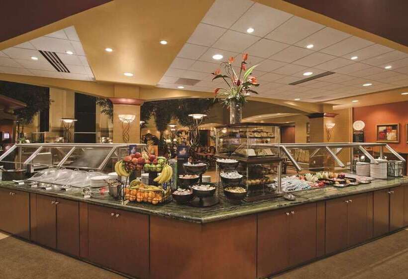 فندق Embassy Suites By Hilton Hampton Convention Center