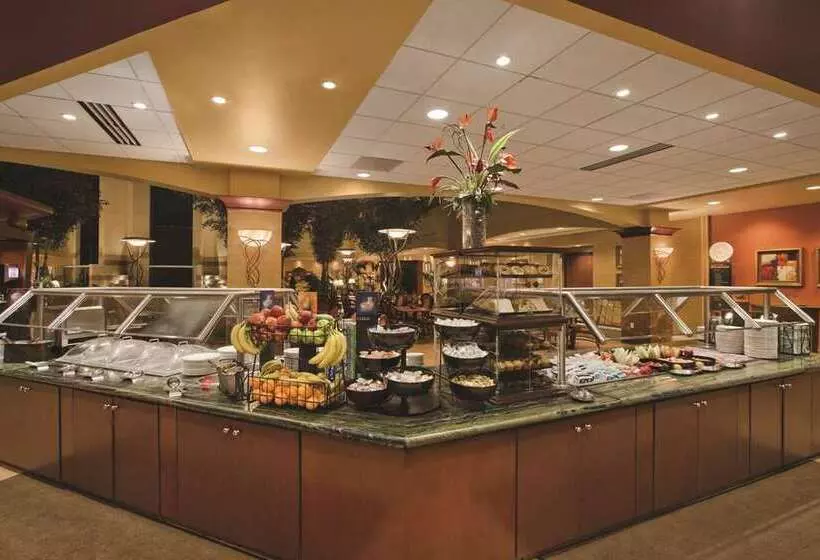 호텔 Embassy Suites By Hilton Hampton Convention Center