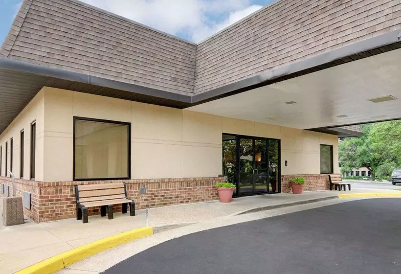 Отель Quality Inn Vienna   Tysons Corner