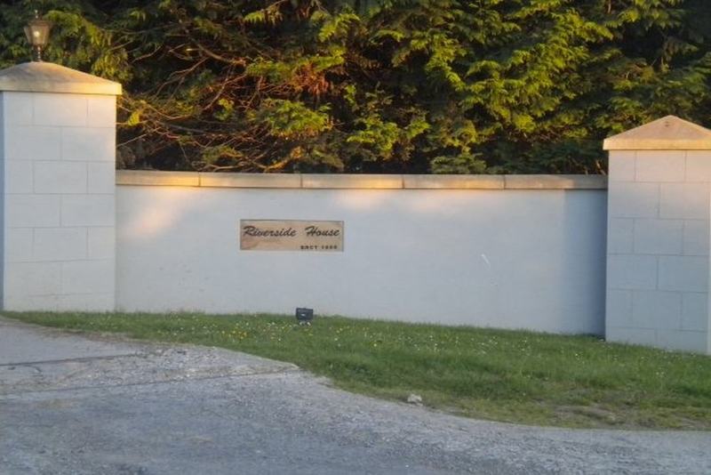 فندق Riverside Farmhouse