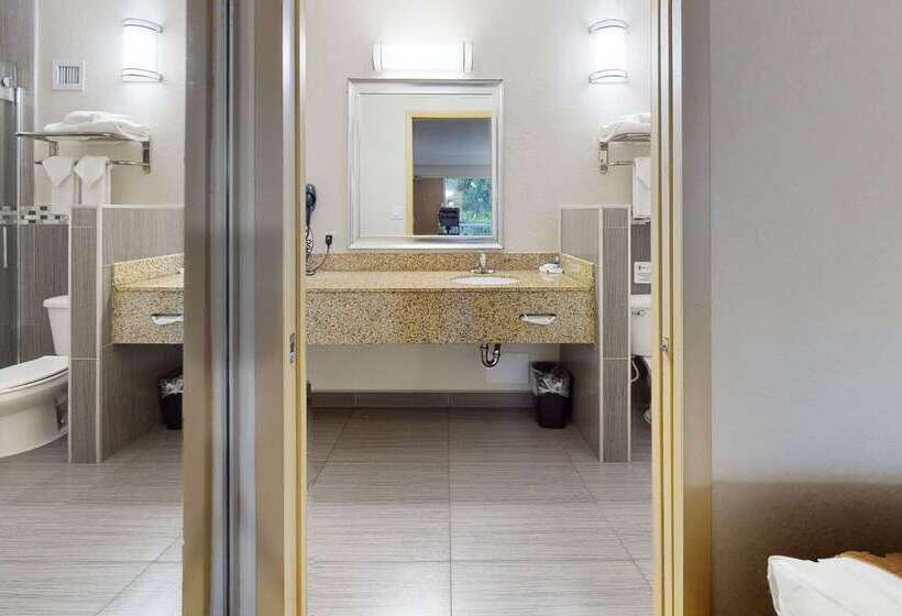 هتل Rodeway Inn & Suites Fort Lauderdale Airport & Cruise Port