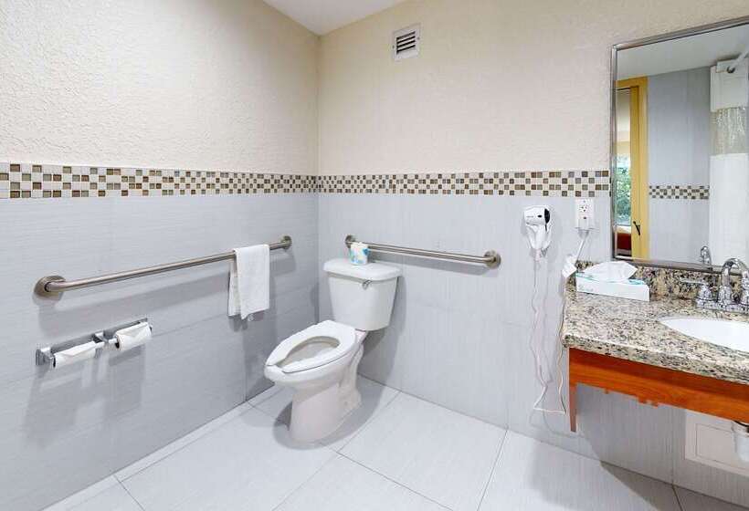 هتل Rodeway Inn & Suites Fort Lauderdale Airport & Cruise Port