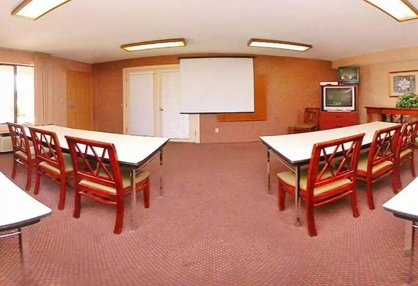 Отель Rodeway Inn North