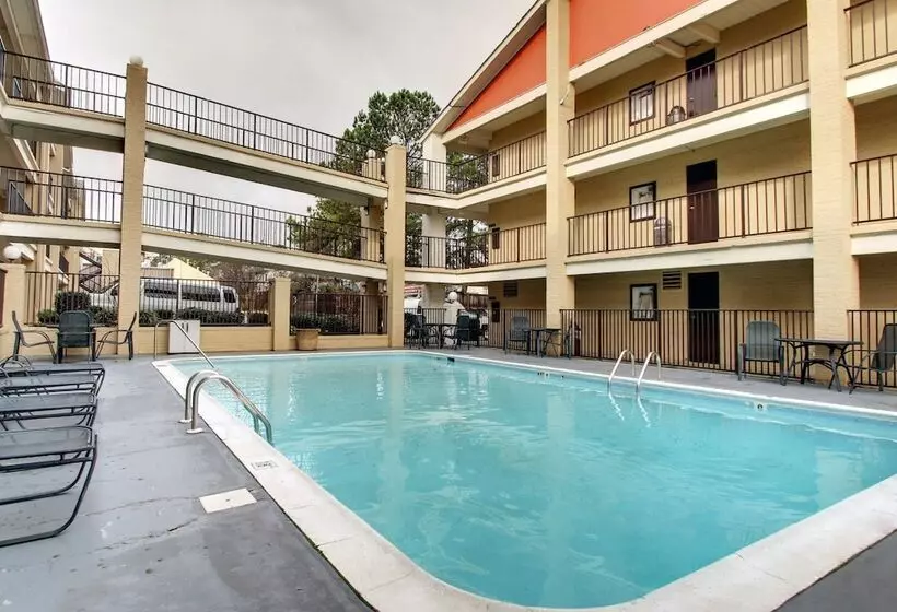 Отель Rodeway Inn North