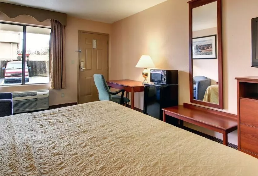 Отель Rodeway Inn North