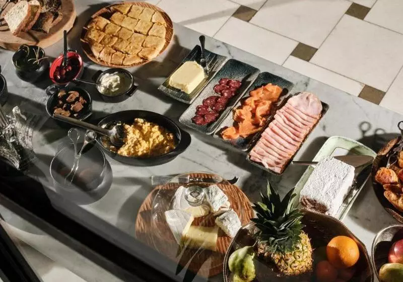 Отель The Twentyone