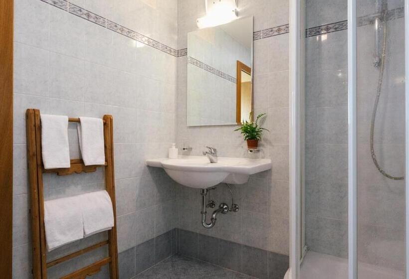 تختخواب و صبحانه Garni Fany