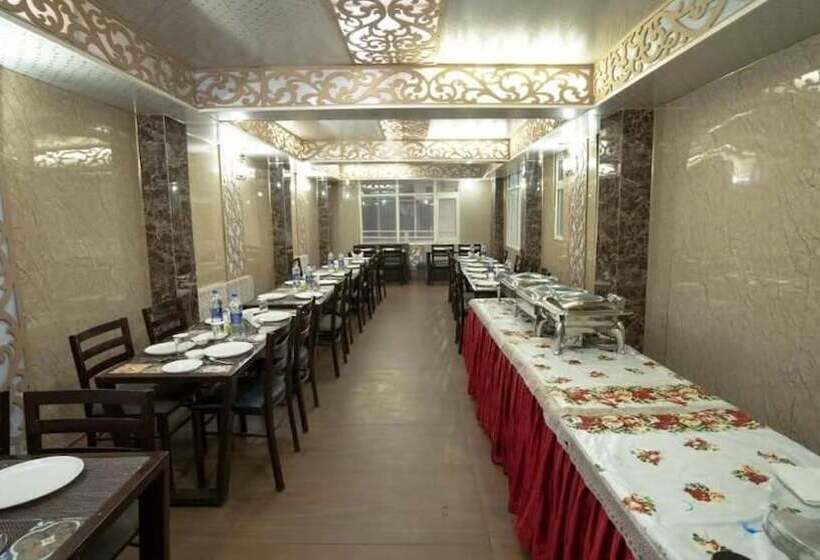 בית מלון כפרי Broadway Grand