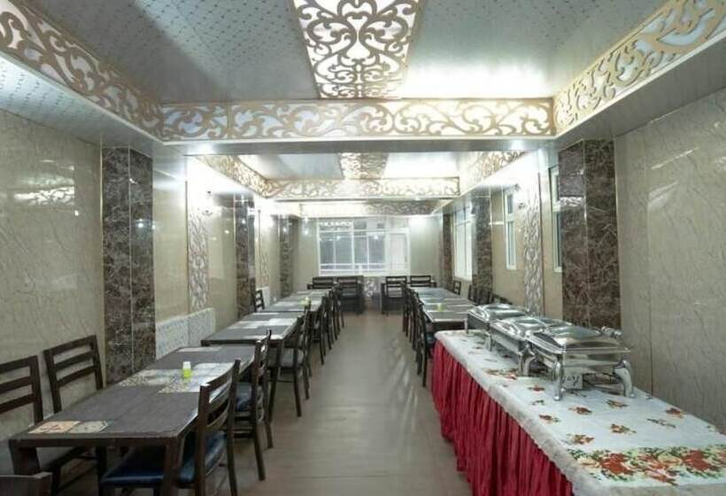 בית מלון כפרי Broadway Grand