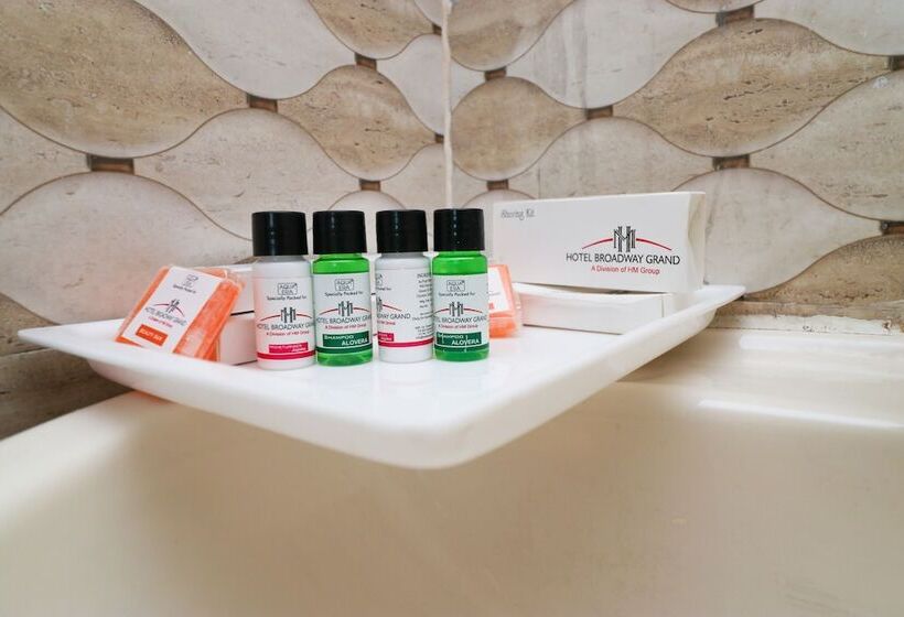 בית מלון כפרי Broadway Grand