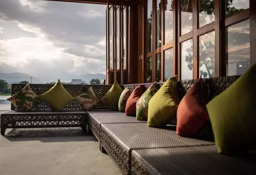 Hotelli Doi Inthanon Riverside Resort