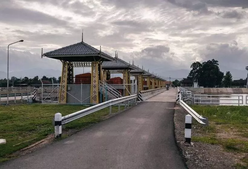 Hotelli Doi Inthanon Riverside Resort