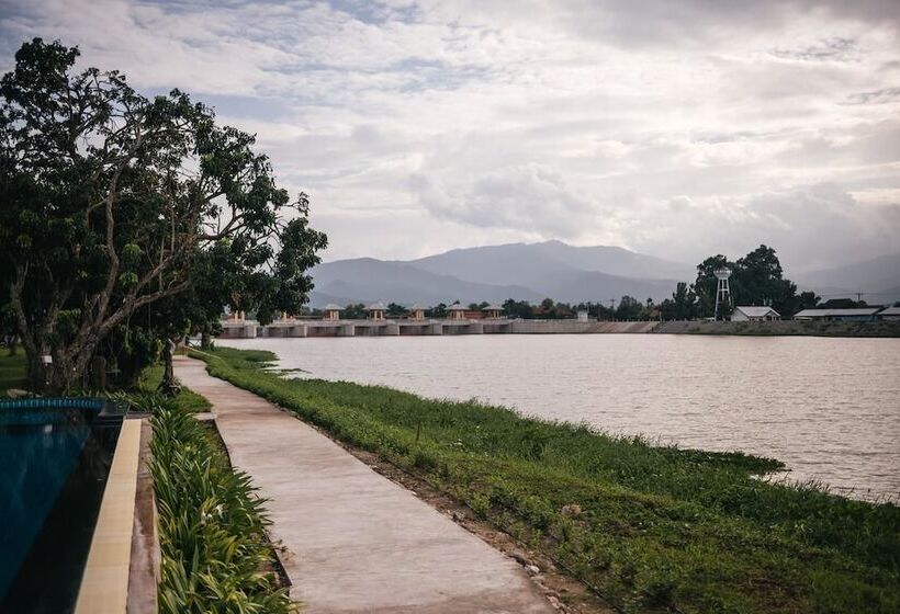 בית מלון כפרי Doi Inthanon Riverside Resort