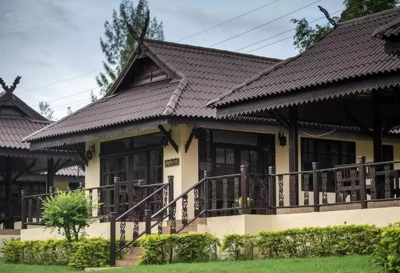 Hotelli Doi Inthanon Riverside Resort